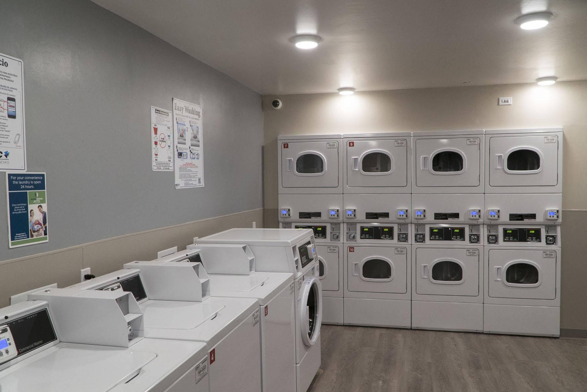 Woodspring Suites Bakersfield East Екстер'єр фото