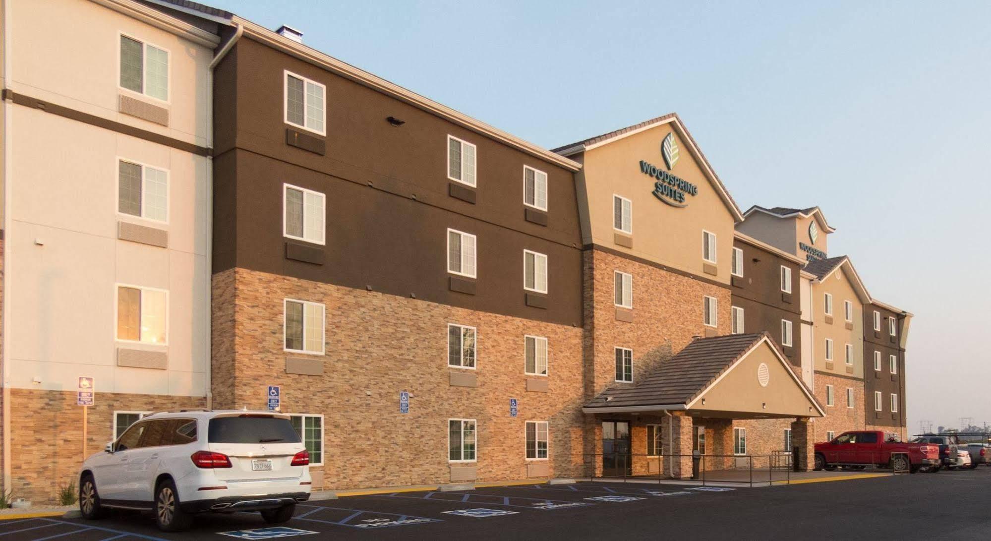 Woodspring Suites Bakersfield East Екстер'єр фото
