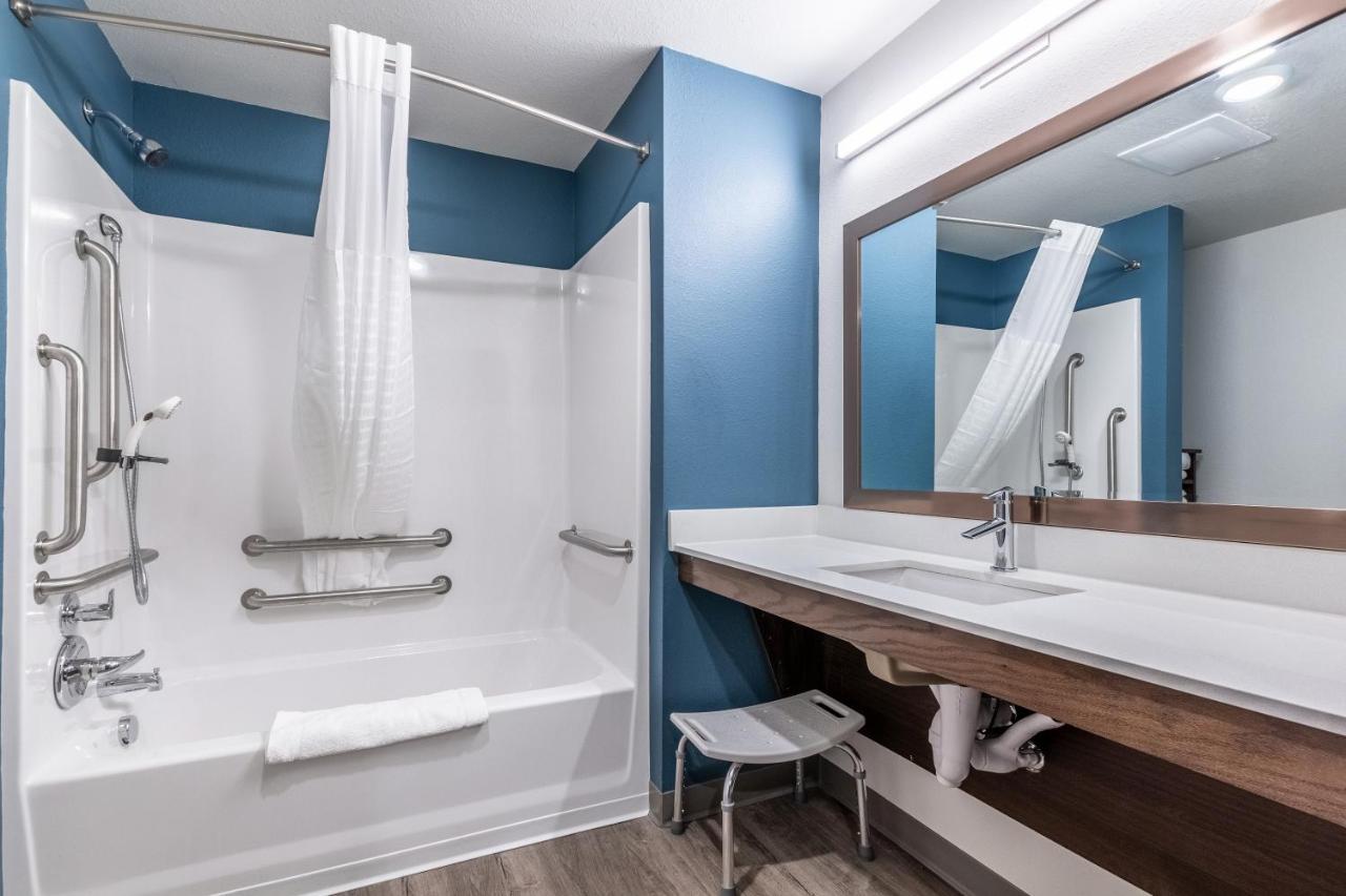 Woodspring Suites Bakersfield East Екстер'єр фото