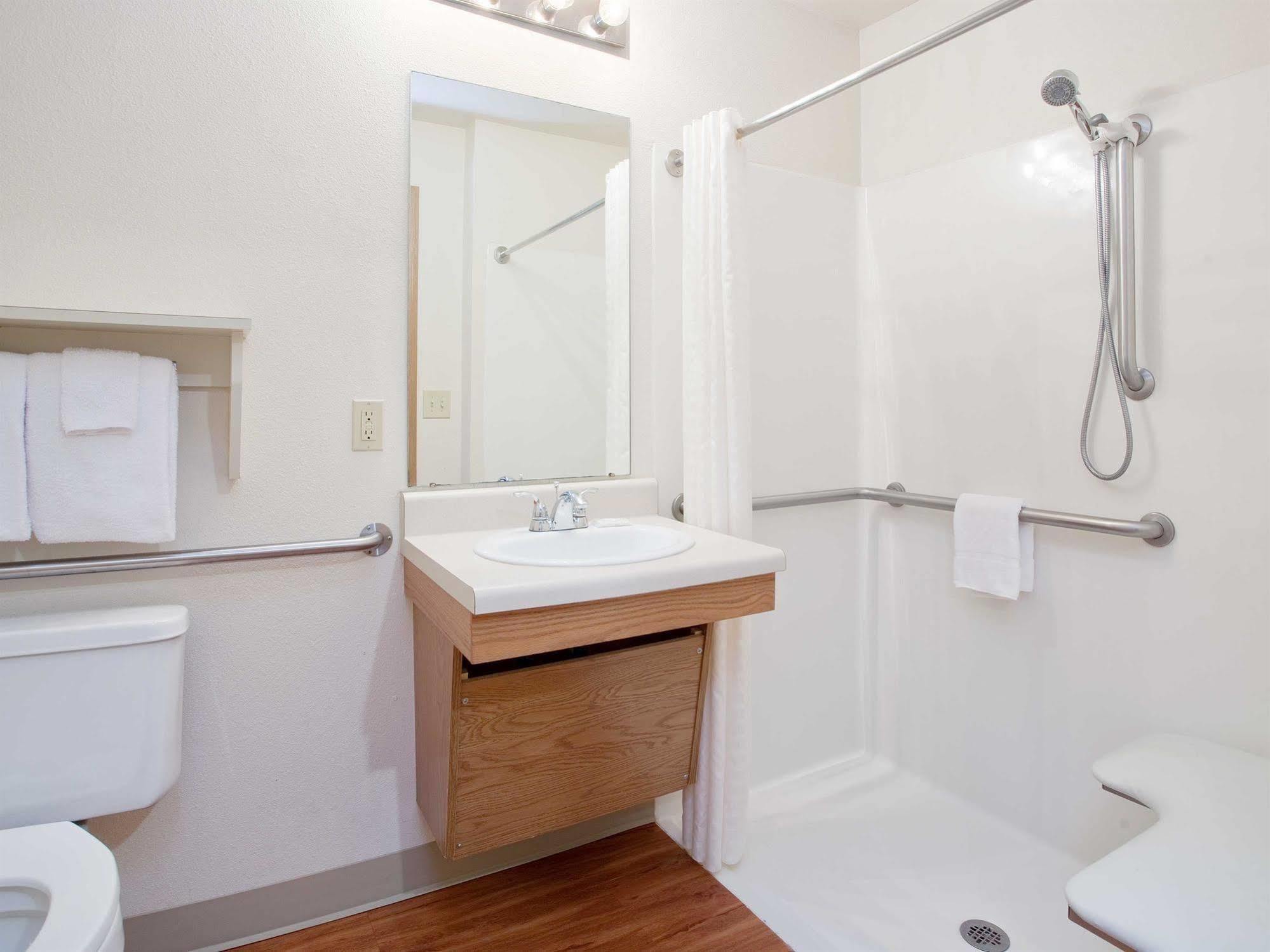 Woodspring Suites Bakersfield East Екстер'єр фото