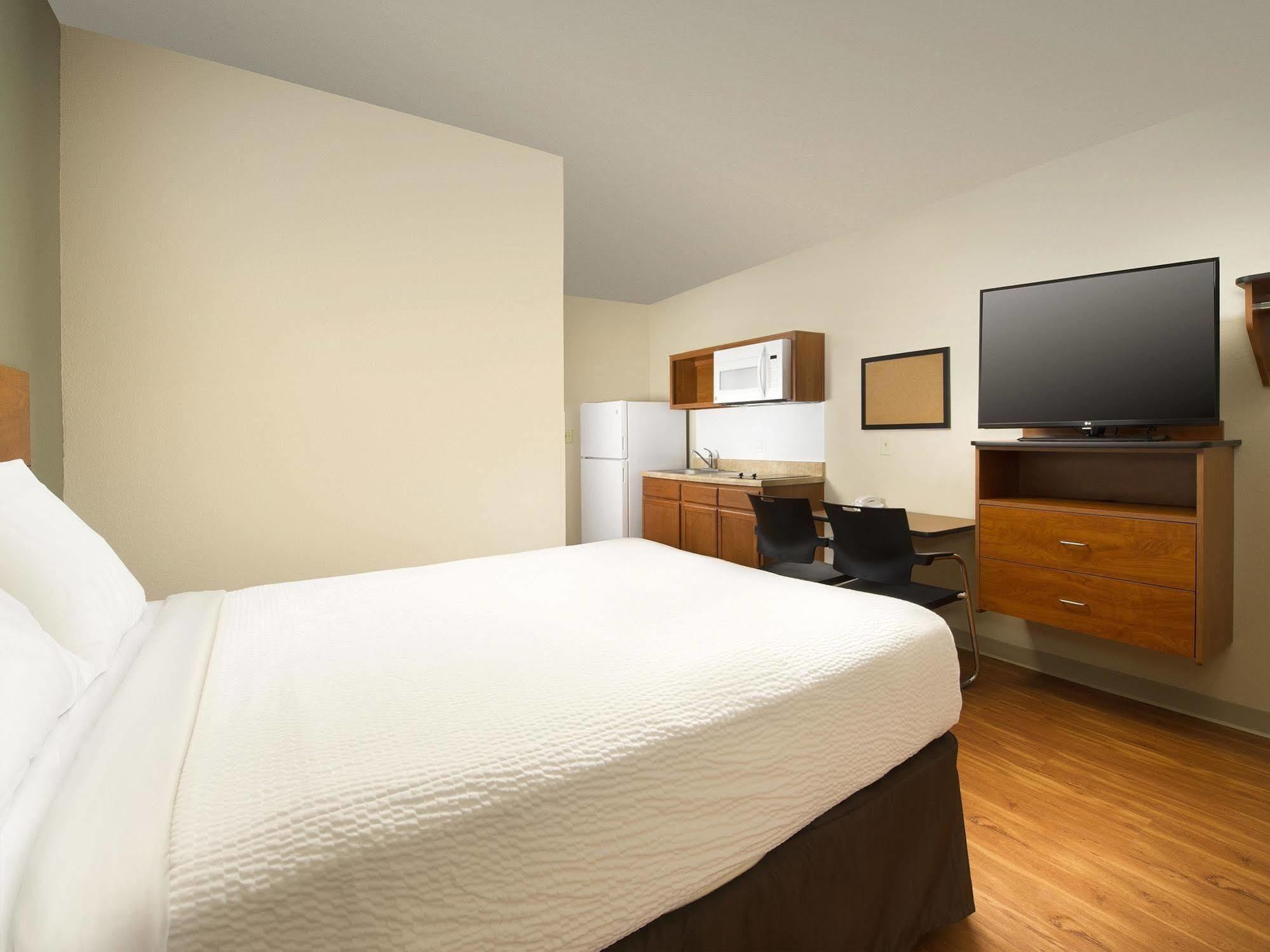 Woodspring Suites Bakersfield East Екстер'єр фото